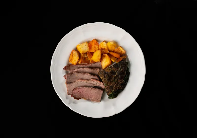 Tapa de asado al horno con papa al horno + tortilla de acelga